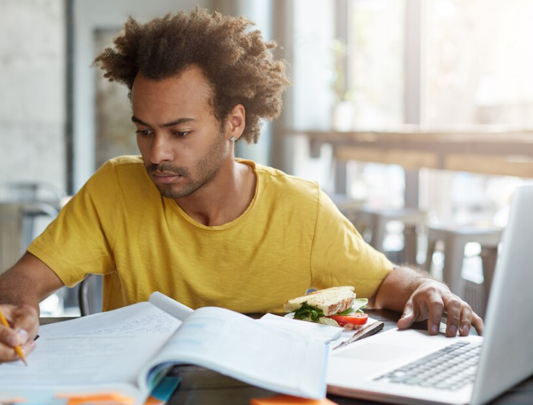 Uesb abre inscrições para cursos de licenciatura em física, matemática e pedagogia, em EaD