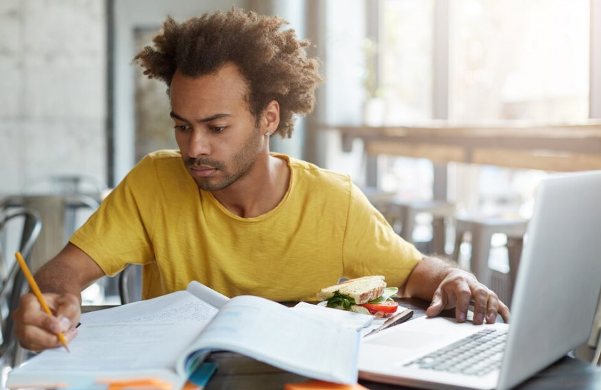 Uesb abre inscrições para cursos de licenciatura em física, matemática e pedagogia, em EaD