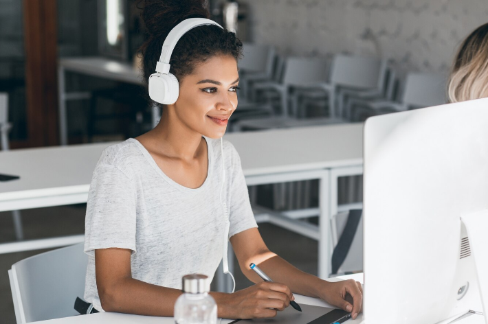 Protagonismo feminino: Conheça cursos gratuitos voltados na área de tecnologia