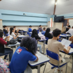 Jerônimo anuncia contratação de psicólogos e assistentes sociais para a rede estadual de ensino