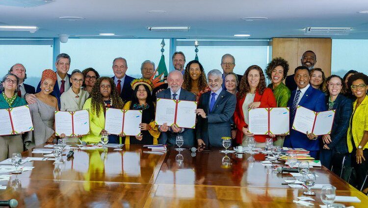 Lei reserva 30% das vagas no serviço público a negros, indígenas e quilombolas