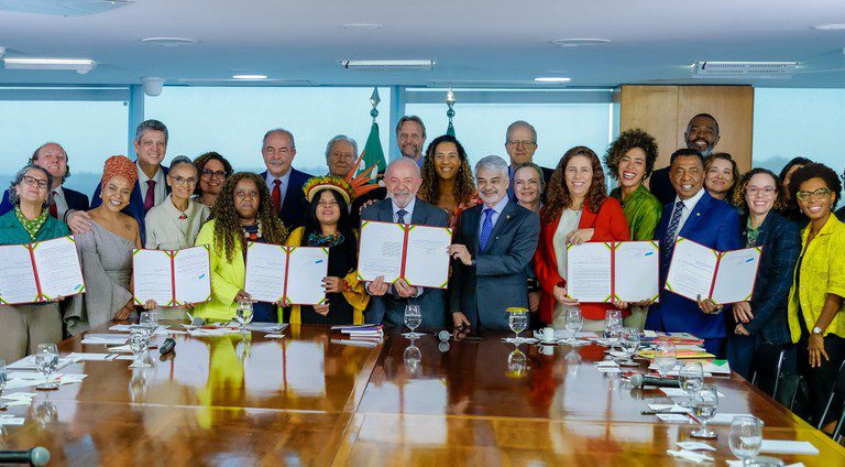 Lei reserva 30% das vagas no serviço público a negros, indígenas e quilombolas