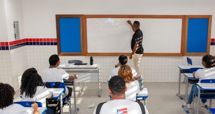 SEC Bahia lança edital com 1.906 vagas para professores da Educação Básica