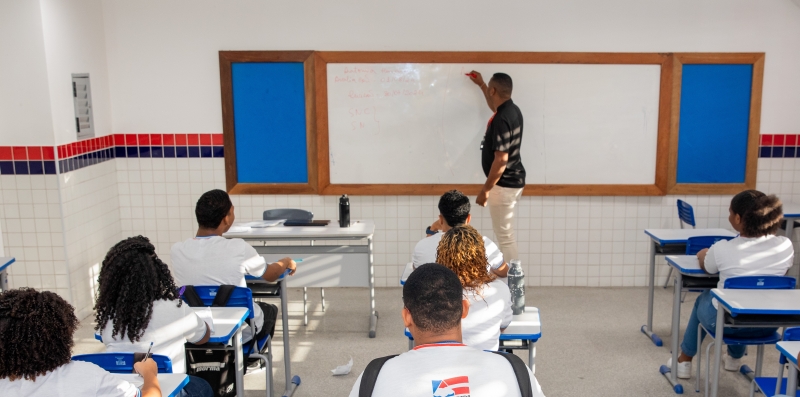 SEC Bahia lança edital com 1.906 vagas para professores da Educação Básica