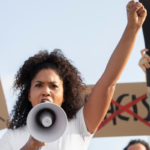 Racismo: entenda o que é, como denunciar e por que o combate ainda é urgente