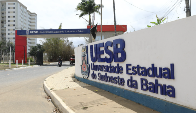 Governo paga segunda parcela de reajuste salarial para professores das universidades estaduais