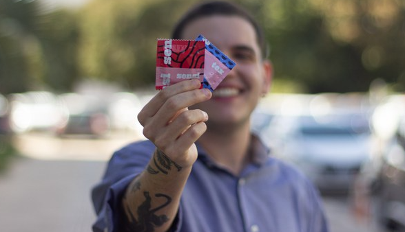 Preservativos gratuitos: população já pode retirar novos modelos em postos de saúde